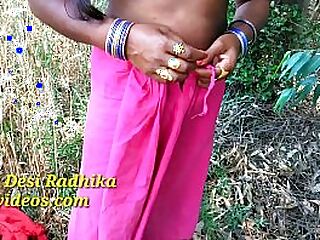 Indian MMS captures outdoor sex with a beautiful Desi wife.