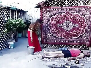 فتيات هنديات من حيدر أباد وكولكاتا يلتمسن الجنس في فيديو مغرٍ.