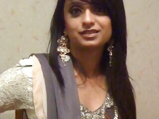एक पाकिस्तानी सुंदरी ने सबसे हॉट पोर्न ट्यूब पर एक मनमोहक डीपथ्रोटिंग सत्र देखा।