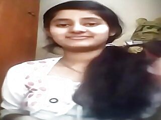 Gadis India yang bersikeras untuk seks tanpa seks dikuasai dan ditembus di dalam.