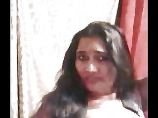 Video buatan sendiri Desi menampilkan tarian panas dan aktiviti intim.