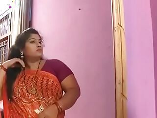 Sexy Indian mom seduces and fucks