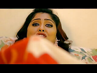 Eine heiße Telugu-Schönheit genießt eine dampfende Begegnung in einem heißen Video.