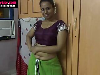 भारतीय एमेच्योर लड़की दर्शक खुशी के लिए कैमरे पर हस्तमैथुन.