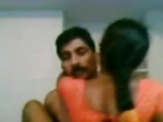 Experimente o erotismo do sexo indiano Desi neste vídeo pornô em língua telugu, apresentando cenas apaixonadas e tentadoras.