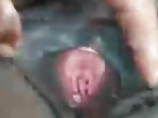 Abbe indiana mostra seu corpo em um vídeo de upskirt.