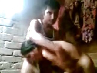 भारतीय एमेच्योर का पता लगाने के अपने जंगली पक्ष के साथ एक गर्म पत्नी और एक सींग का बना हुआ पति में इस गर्म वीडियो.